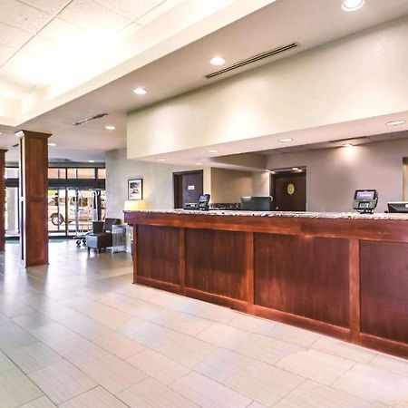 Norwood Inn & Suites Milwaukee Butler Esterno foto